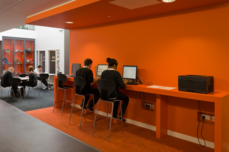 arquitetura-escolar-influencia-cor-laranja